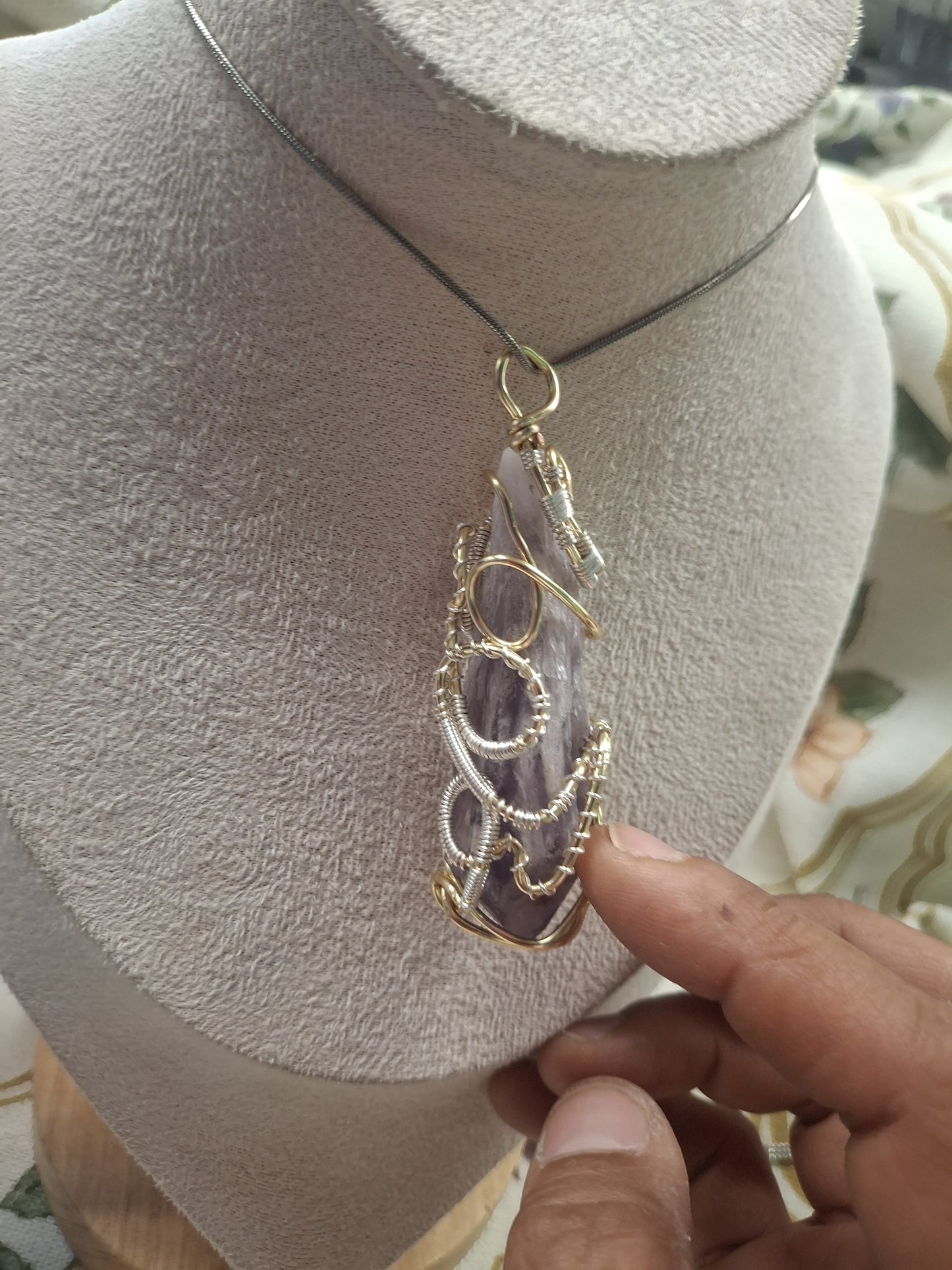 Raw Amethyst Point – A Story of Light and Intuition